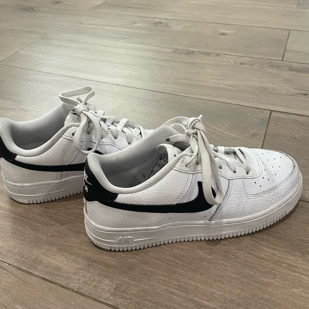 Nike - Picture 2 of 3
